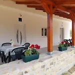 Apartamento Dejan Skradin