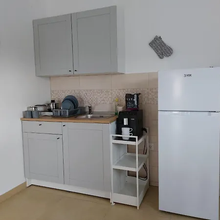 Dejan Apartman *
